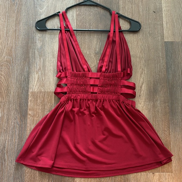 Express Cutout Top - red - Picture 2 of 7